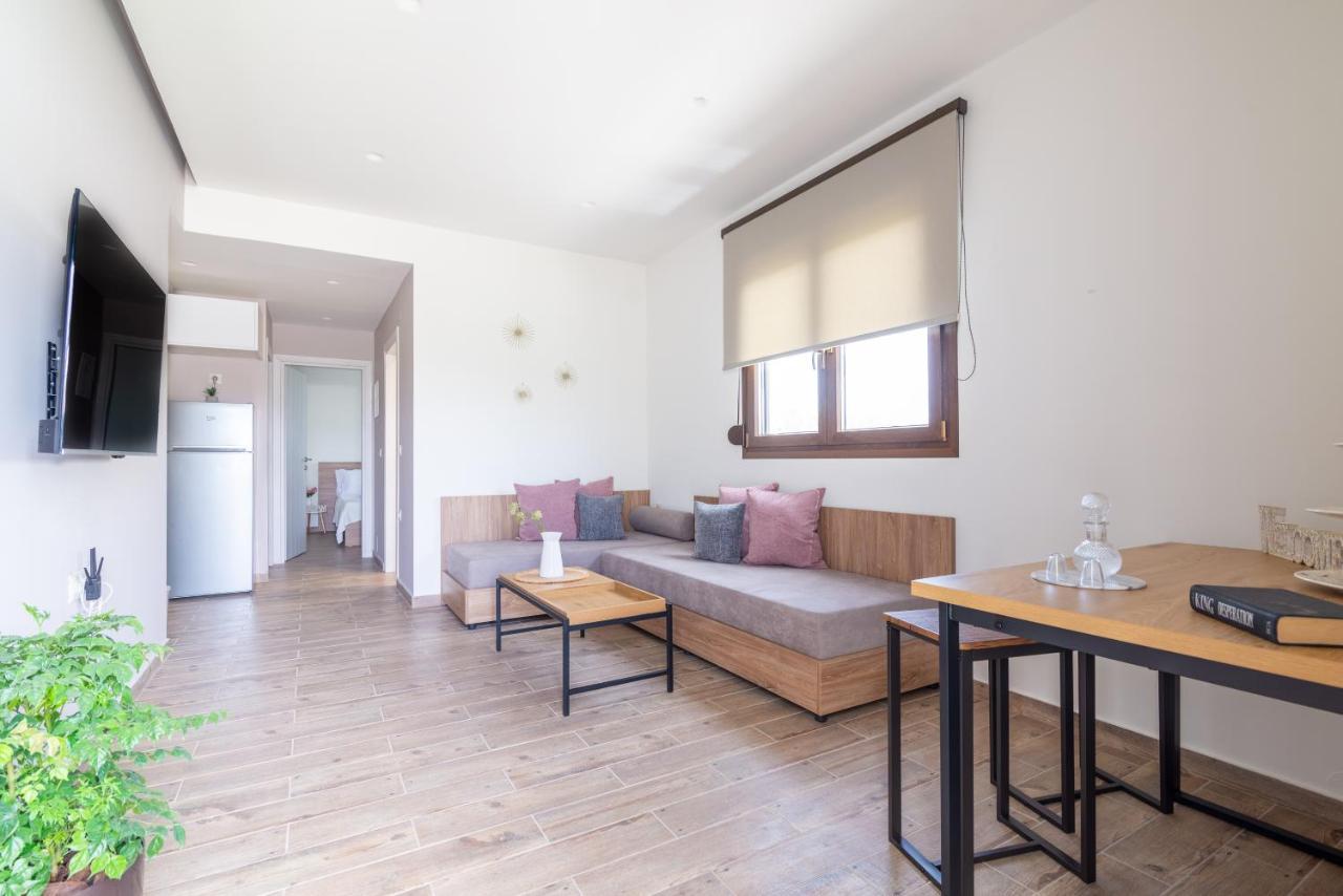 Modern House With Pool Near Beach Gazi المظهر الخارجي الصورة