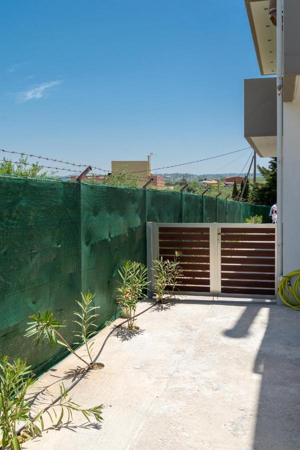 Modern House With Pool Near Beach Gazi المظهر الخارجي الصورة