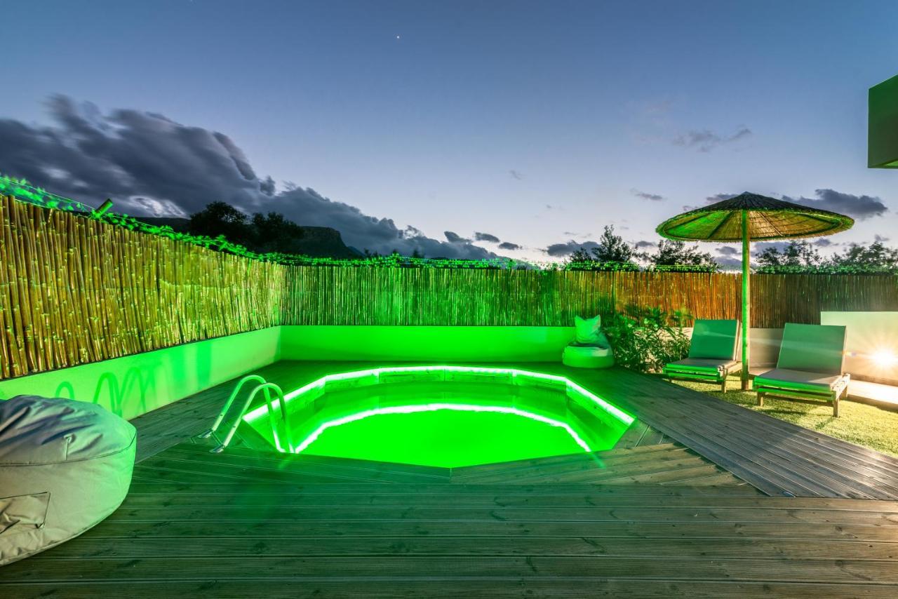 Modern House With Pool Near Beach Gazi المظهر الخارجي الصورة