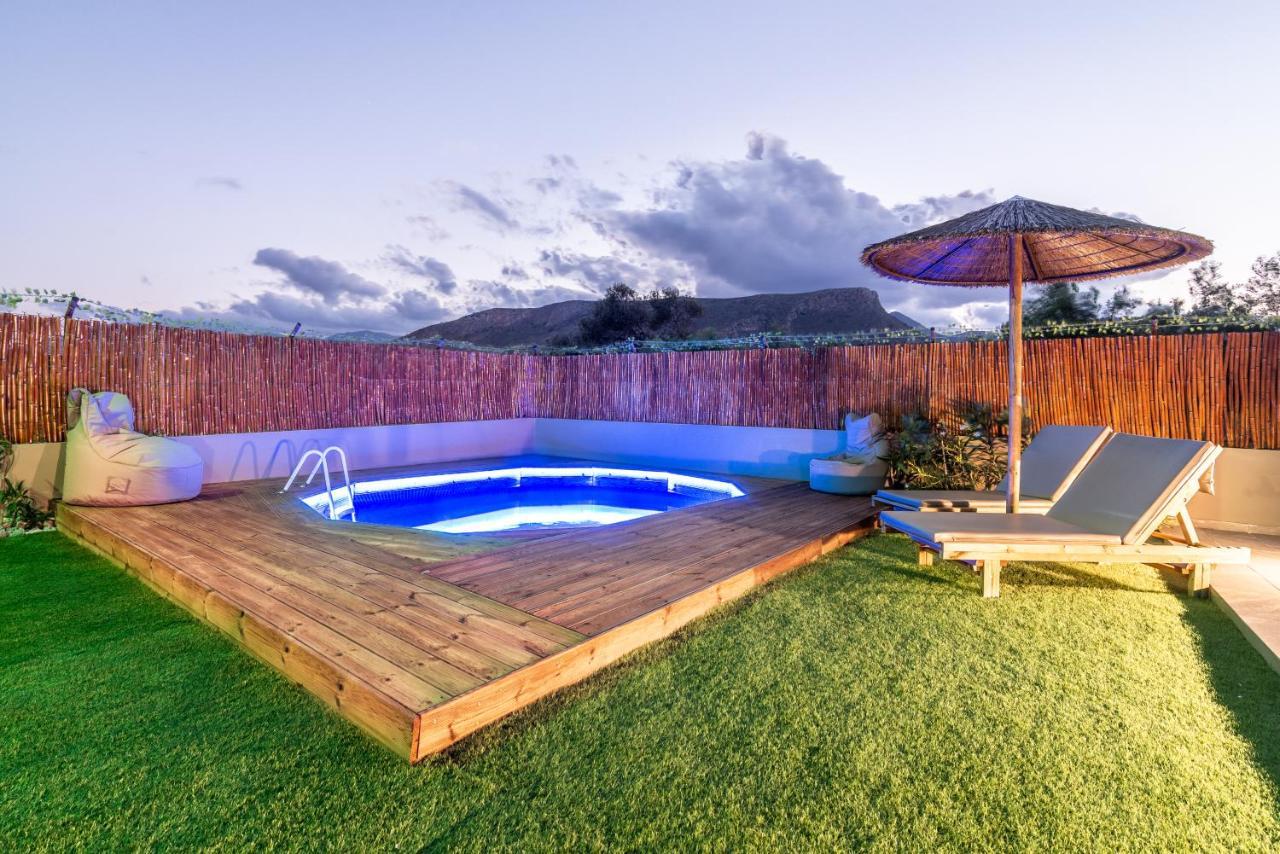 Modern House With Pool Near Beach Gazi المظهر الخارجي الصورة